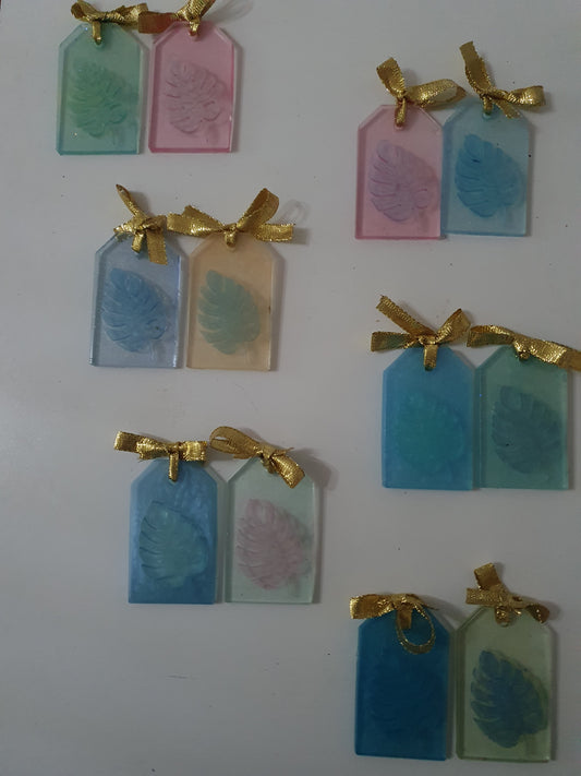 Sustainable and reusable gift tags