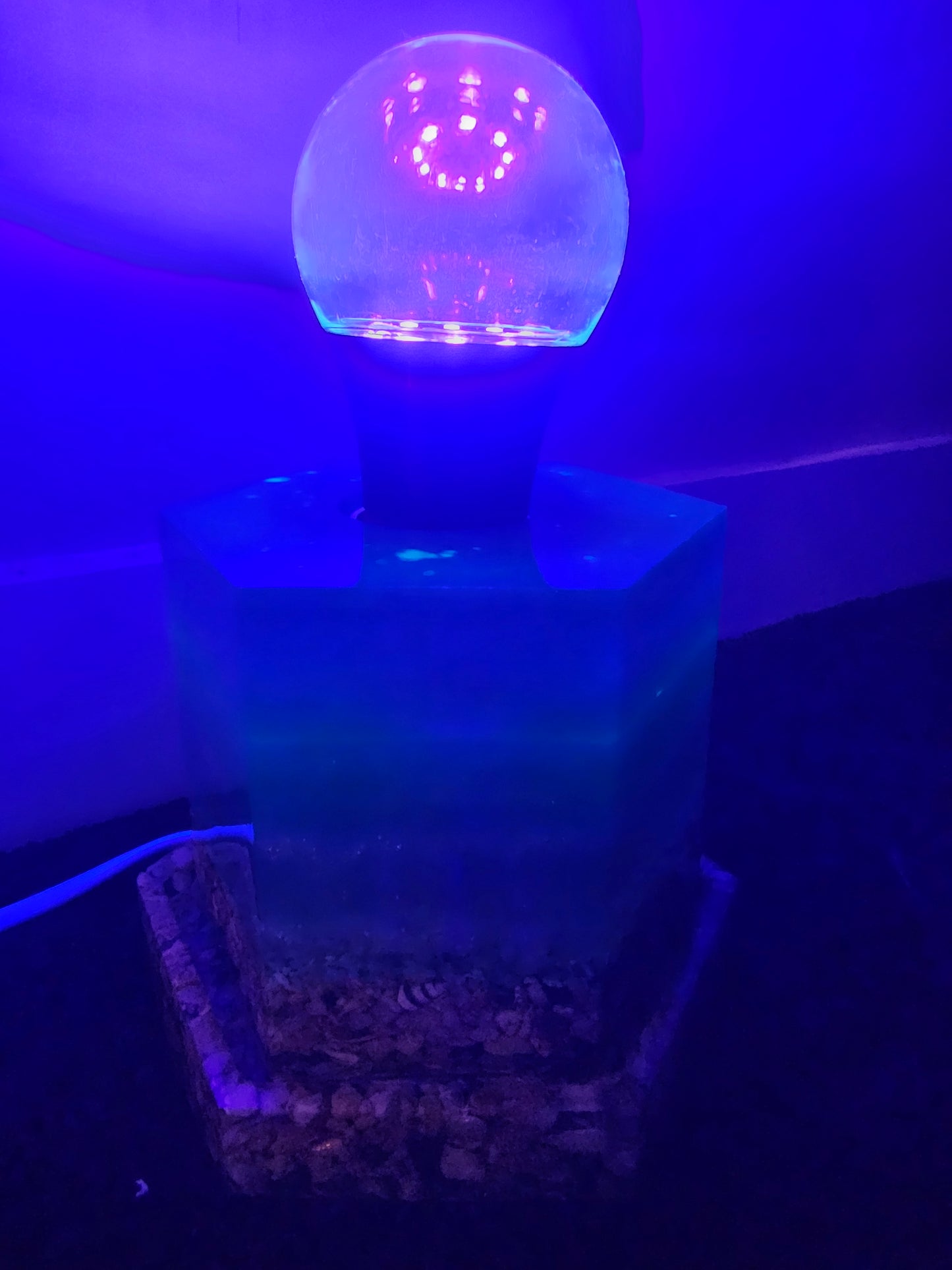 Magical transforming ocean waters lamp