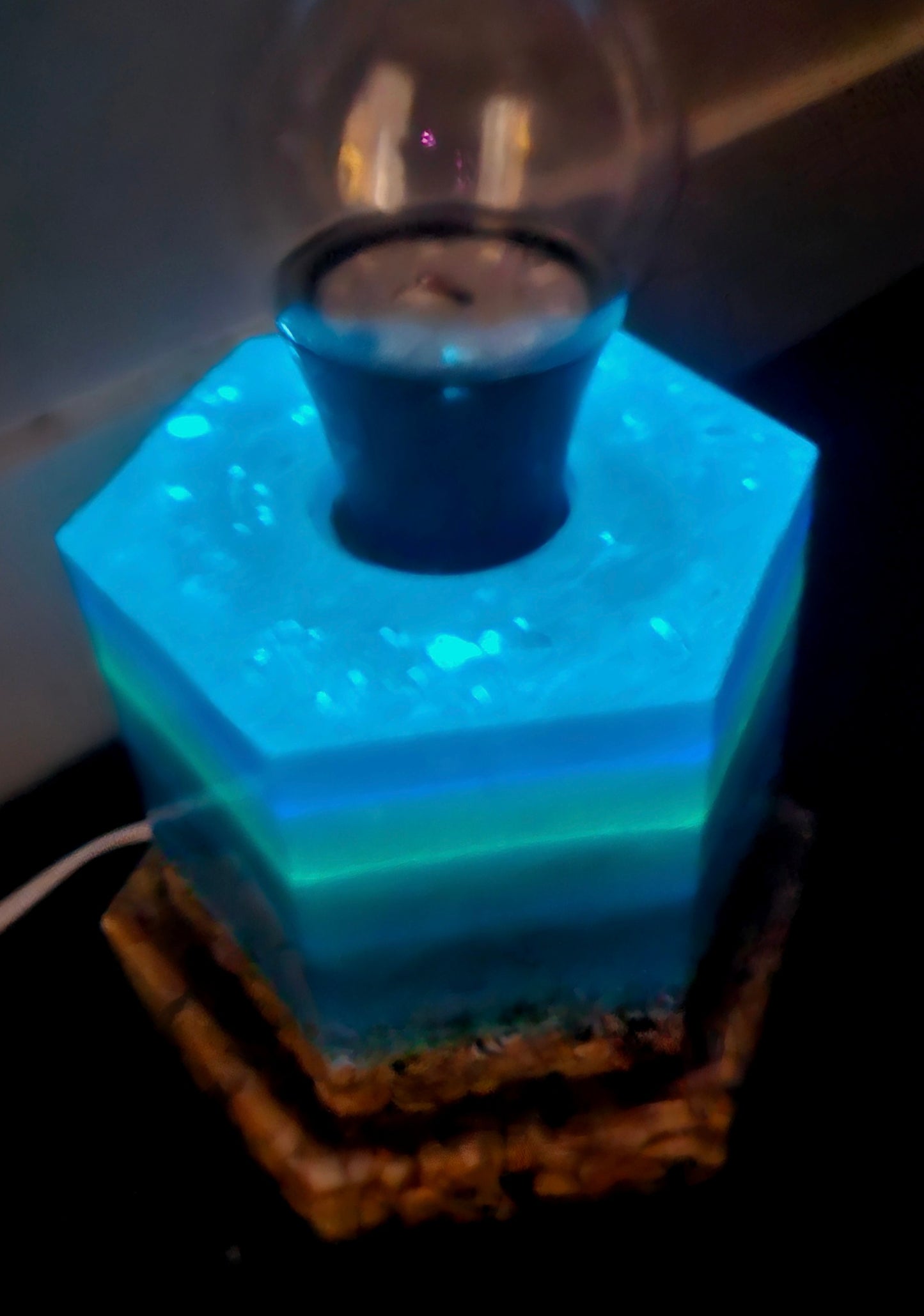 Magical transforming ocean waters lamp