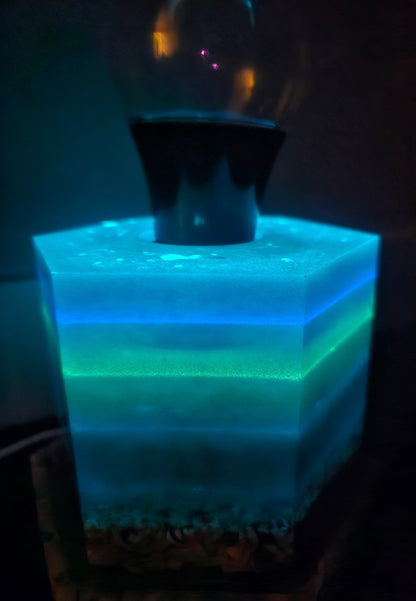 Magical transforming ocean waters lamp