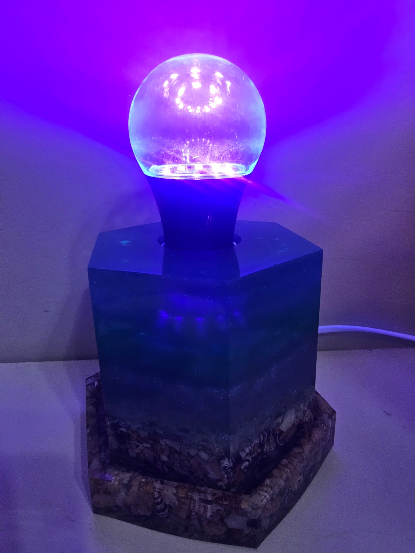 Magical transforming ocean waters lamp